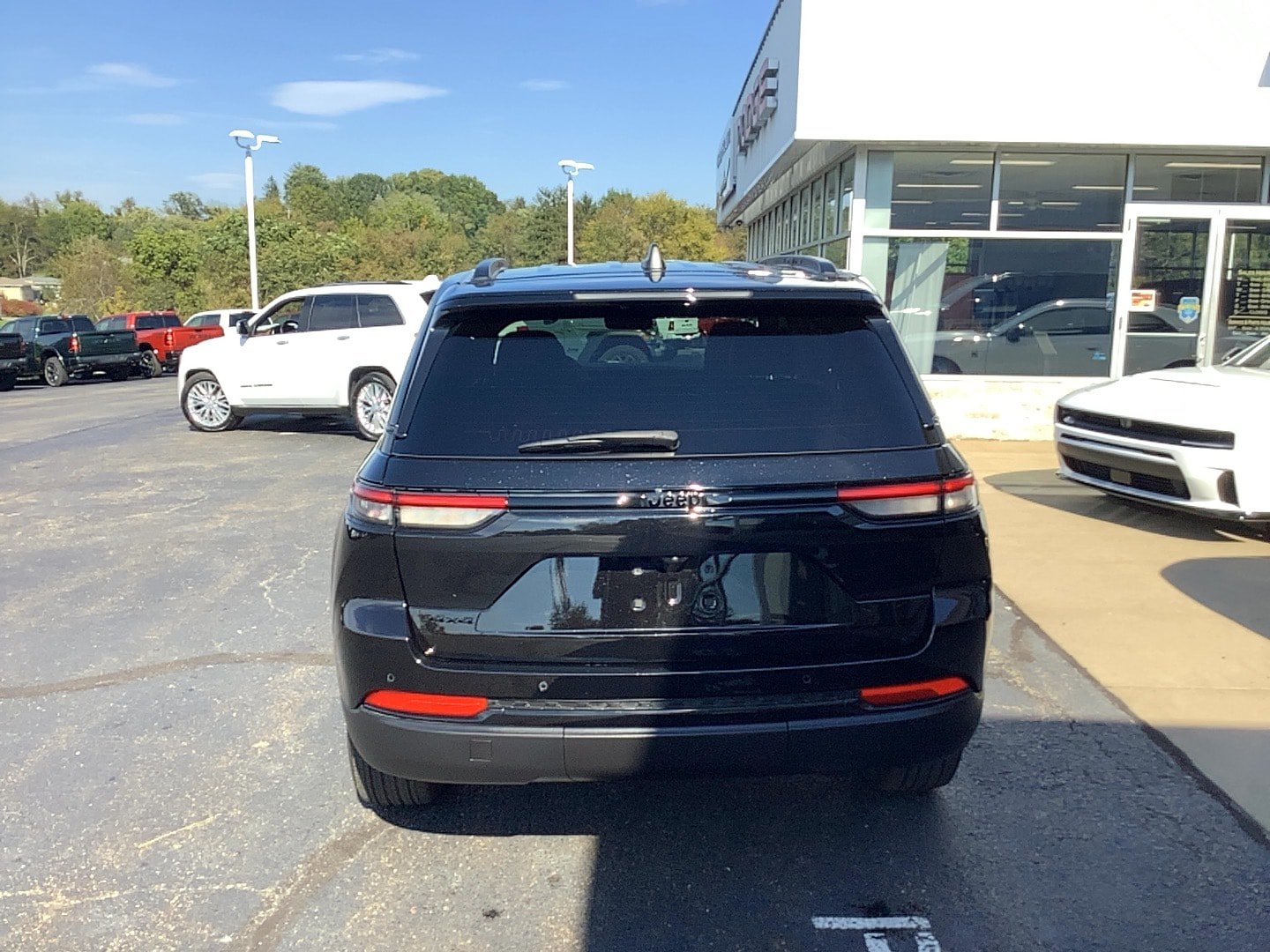 Certified 2025 Jeep Grand Cherokee Altitude AWD/4WD image 4