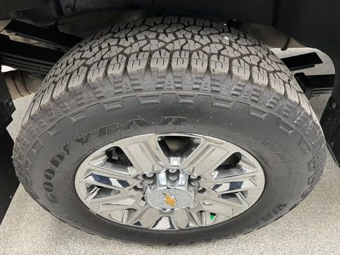 Used 2025 Chevrolet Silverado 3500 High Country w/ Technology Package AWD/4WD image 14