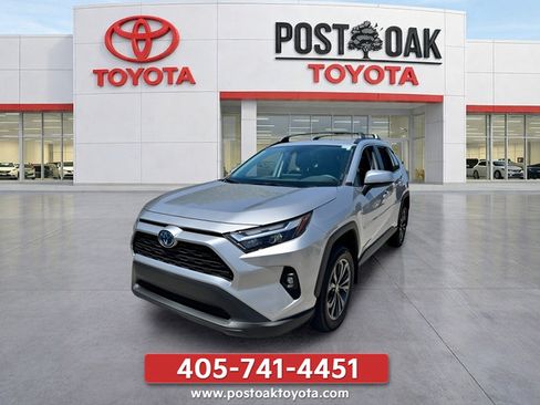 Used 2023 Toyota RAV4 XLE Premium AWD/4WD image 5