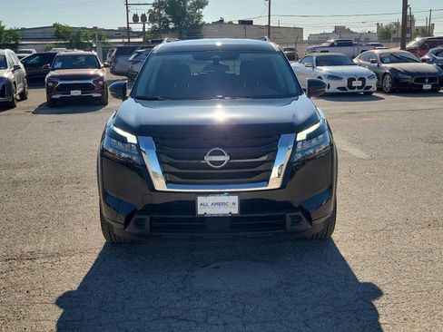 Used 2025 Nissan Pathfinder SV FWD image 3