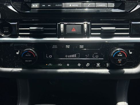 Used 2025 Nissan Pathfinder SV w/ Black Appearance Package FWD image 24
