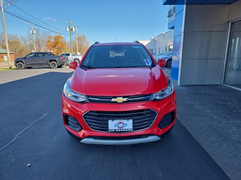 Used 2020 Chevrolet Trax LT w/ LT Convenience Package image 4