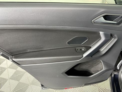 Used 2021 Volkswagen Tiguan SE w/ Panoramic Sunroof Package FWD image 25