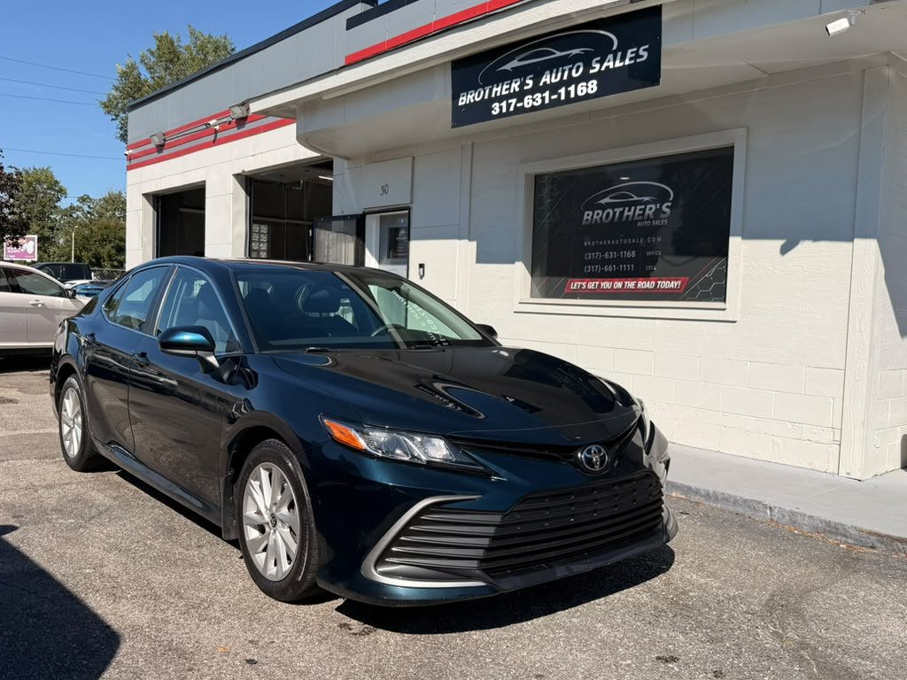 Used 2021 Toyota Camry LE AWD/4WD image 9