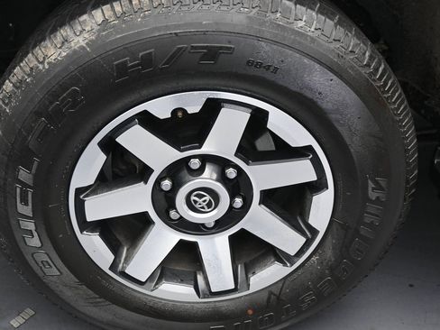 Used 2024 Toyota 4Runner TRD Off-Road image 38