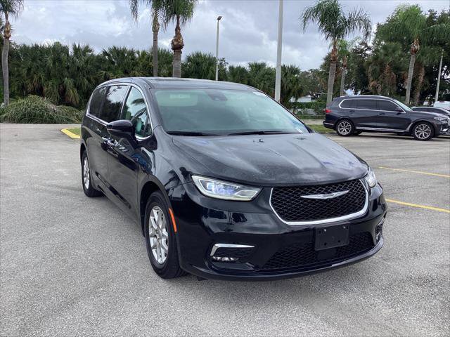 Used 2024 Chrysler Pacifica Touring-L FWD image 1