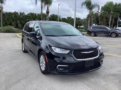 Used 2024 Chrysler Pacifica Touring-L