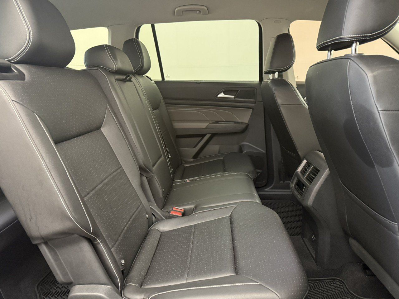 Used 2023 Volkswagen Atlas SE w/ Black Wheel Package AWD/4WD image 13