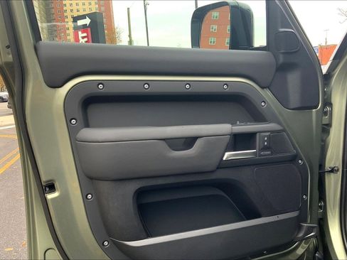 Used 2025 Land Rover Defender 110 X-Dynamic SE image 21