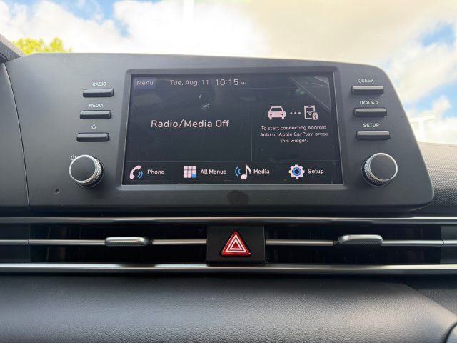 Used 2025 Hyundai Elantra SE FWD image 21