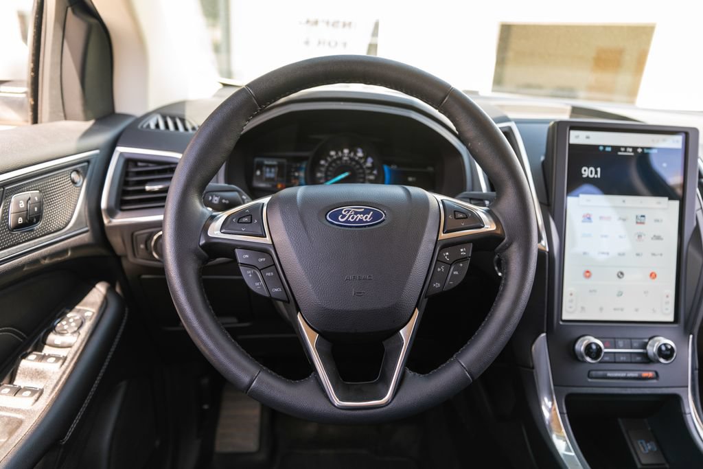 Used 2024 Ford Edge Titanium AWD/4WD image 17