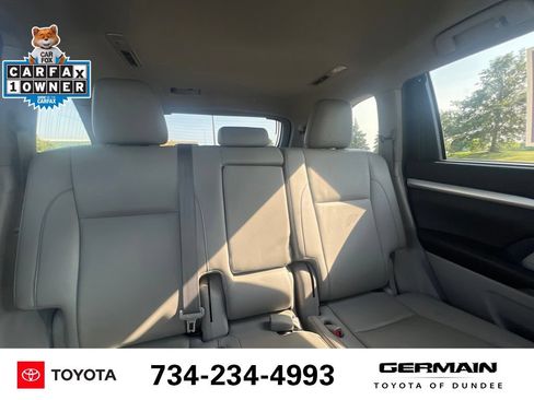 Used 2019 Toyota Highlander XLE AWD/4WD image 28