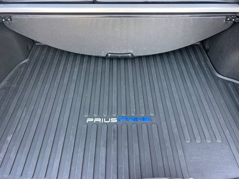 Certified 2021 Toyota Prius Prime Limited FWD image 17