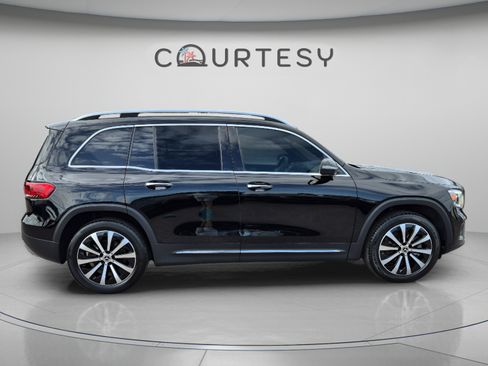 Used 2023 Mercedes-Benz GLB 250 image 8