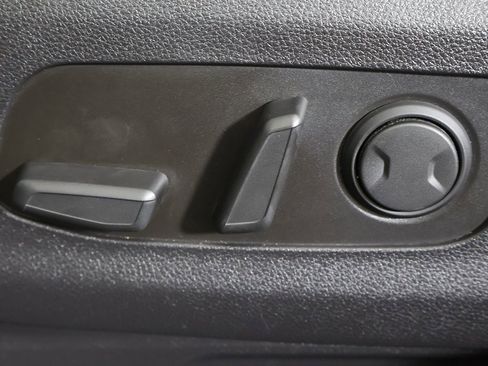 Used 2024 Kia Carnival EX image 33