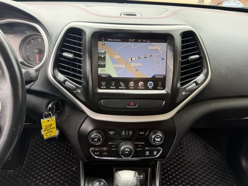 Used 2016 Jeep Cherokee Trailhawk w/ Trailer Tow Group image 27