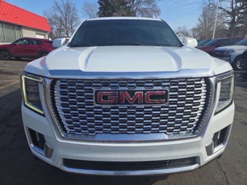 Used 2021 GMC Yukon Denali w/ Denali Premium Package AWD/4WD image 3