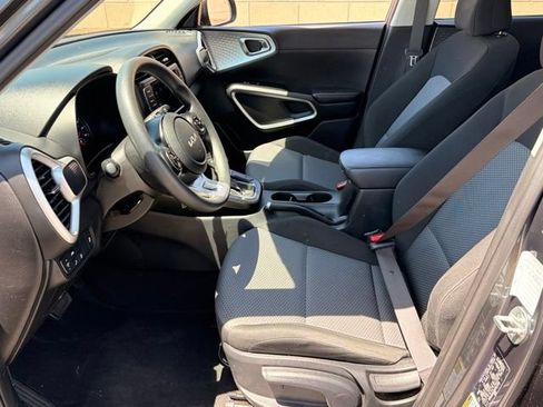 Used 2022 Kia Soul LX w/ Technology Package FWD image 8