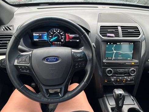 Used 2018 Ford Explorer XLT w/ Equipment Group 202A AWD/4WD image 10
