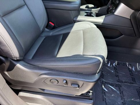 Used 2023 Chevrolet Tahoe LT w/ Luxury Package AWD/4WD image 17