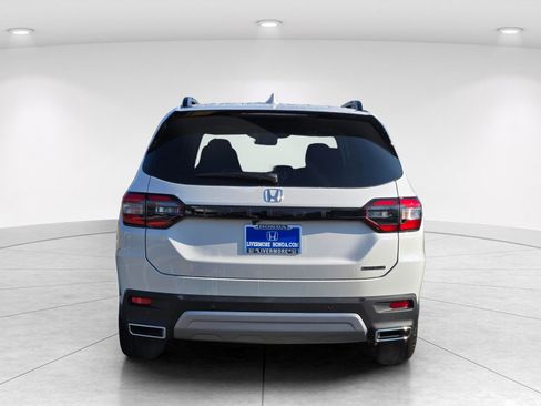 New 2025 Honda Pilot Touring image 5