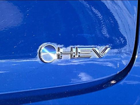 Used 2025 Toyota Prius LE image 9