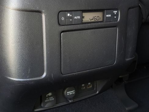 Used 2023 Nissan Armada SL w/ Captain's Chairs Package AWD/4WD image 15