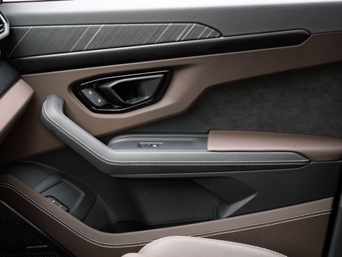 Used 2024 Lamborghini Urus S image 16