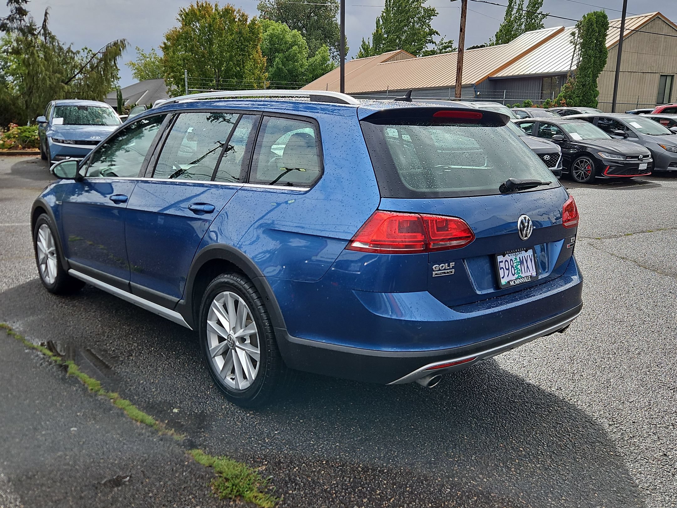 Used 2017 Volkswagen Golf Alltrack SE AWD/4WD image 3