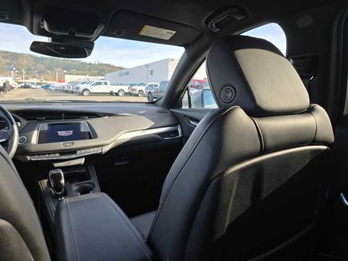 Used 2023 Cadillac XT4 Premium Luxury image 14