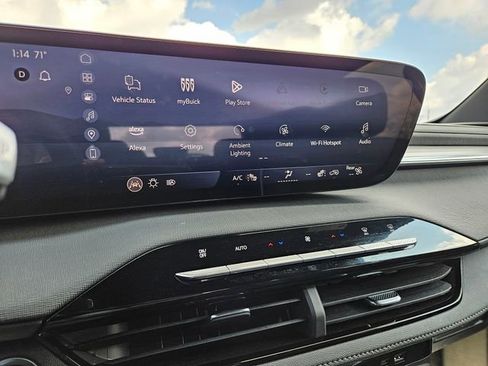 Used 2025 Buick Enclave Preferred AWD/4WD image 26