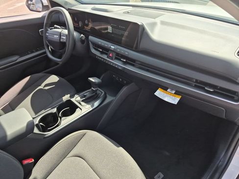 New 2026 Kia K4 FWD image 30
