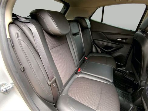 Used 2021 Buick Encore Preferred FWD image 18