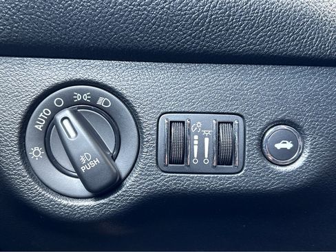 Used 2018 Dodge Challenger SXT Plus image 10