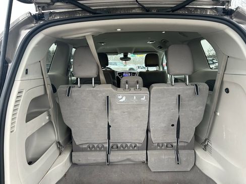 Used 2017 Chrysler Pacifica Touring image 25