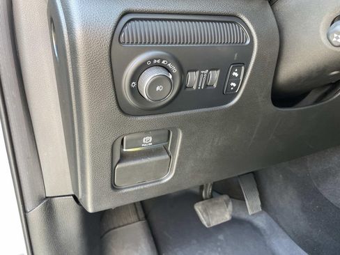 Used 2022 Jeep Wagoneer Series II AWD/4WD image 46