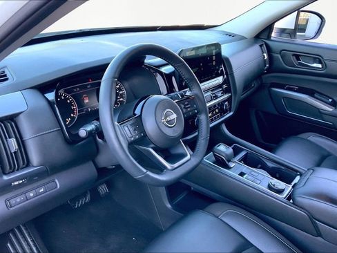 Used 2023 Nissan Pathfinder SL w/ Lighting Package (N92) image 12