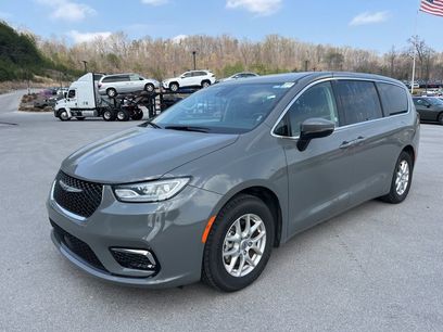 Used 2023 Chrysler Pacifica Touring-L