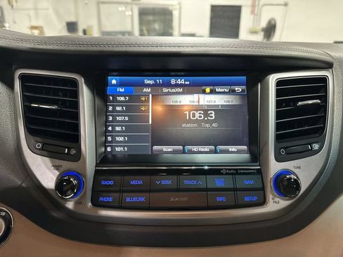 Used 2016 Hyundai Tucson Limited FWD image 16