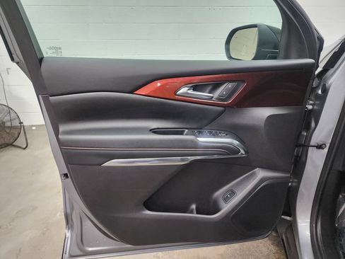 Used 2025 Chevrolet Traverse Z71 AWD/4WD image 9