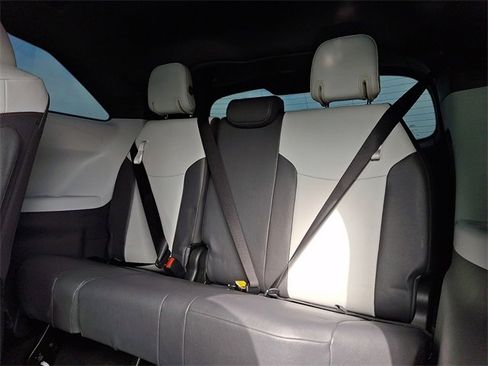 Used 2023 Toyota Sienna XSE w/ XSE Plus Package image 11