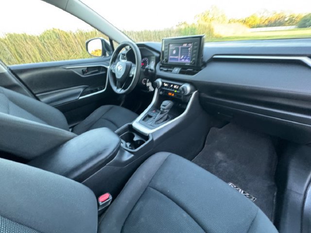 Used 2021 Toyota RAV4 LE FWD image 32