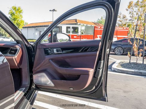 Used 2023 Porsche Panamera GTS image 46