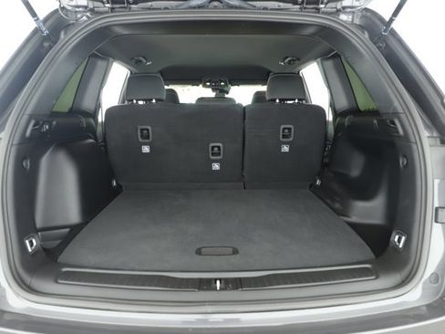 Used 2025 Jeep Grand Cherokee Laredo image 5