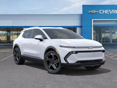 New 2026 Chevrolet Equinox EV LT w/ Convenience Package II FWD image 8