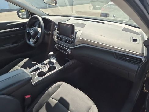 Used 2023 Nissan Altima 2.5 SV image 11