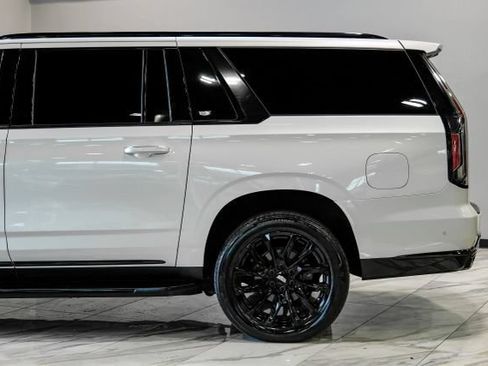 Used 2021 Cadillac Escalade ESV Sport w/ Heavy-Duty Trailer Package AWD/4WD image 18