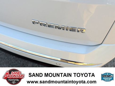 Used 2022 Chevrolet Traverse Premier FWD image 5