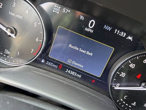 Used 2023 Buick Envision Essence AWD/4WD image 9