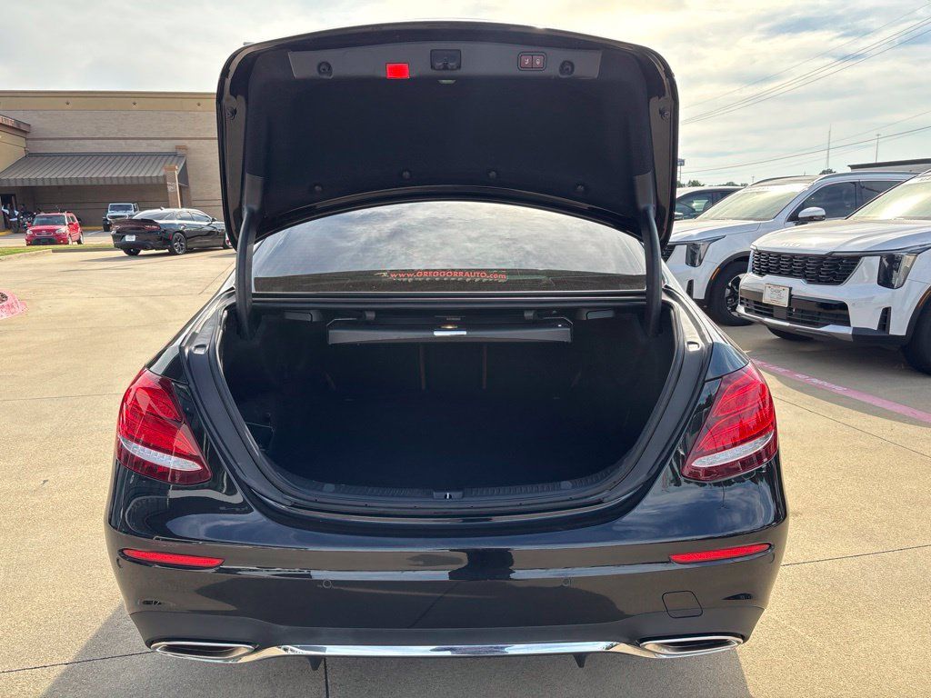 Used 2018 Mercedes-Benz E 400 4MATIC Sedan image 9